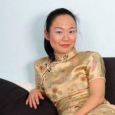Lusty Asian girl Niya Yu services a stiff fuck stick