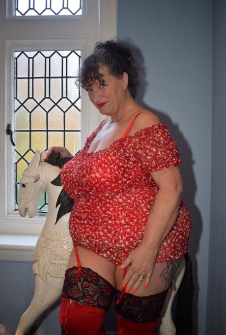 Granny Kim in more lesbian action